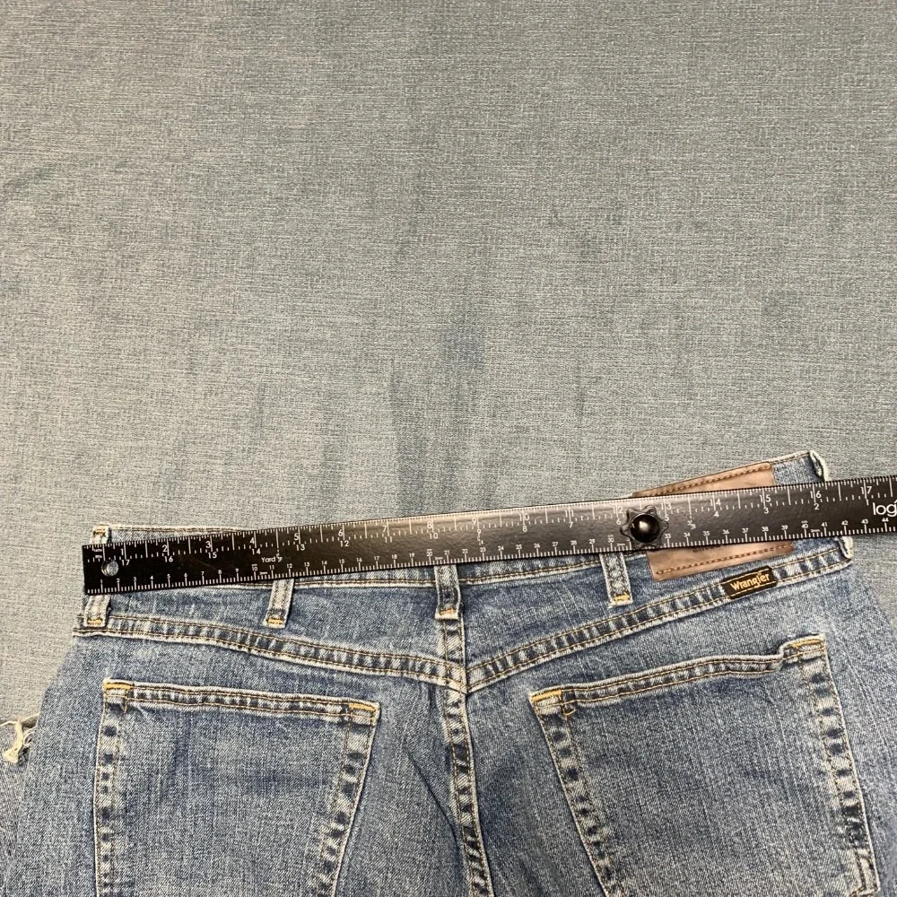 Wrangler Jeans Mens 34x29 Blue Denim Cotton Medium Wash Distressed Relaxed Fit